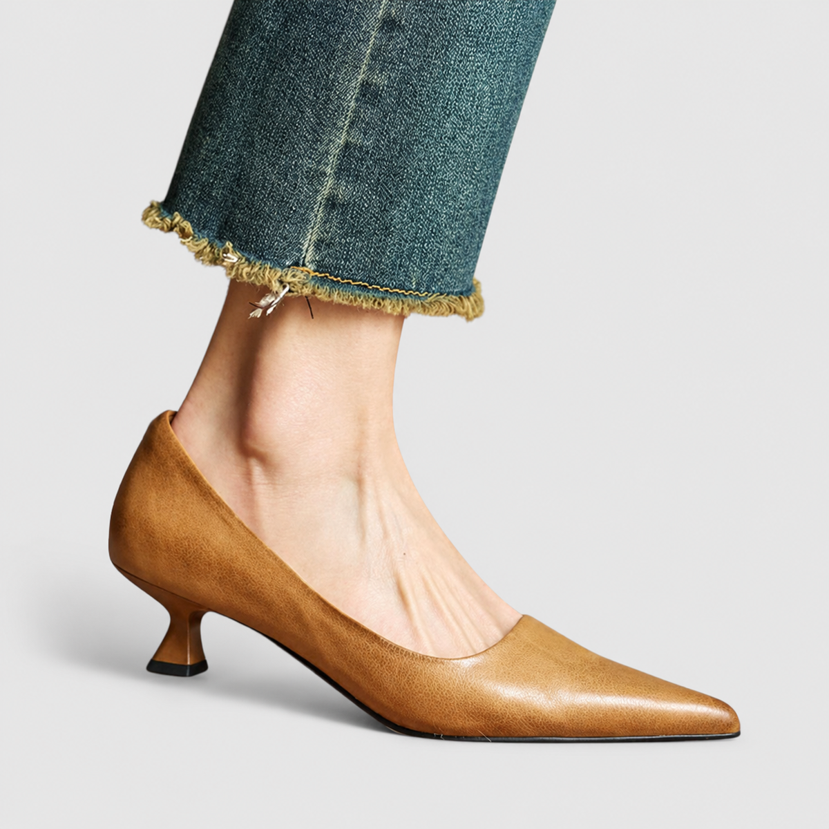 Women's Pointed-Toe Kitten-Heel Court Shoes in Beige — view 8