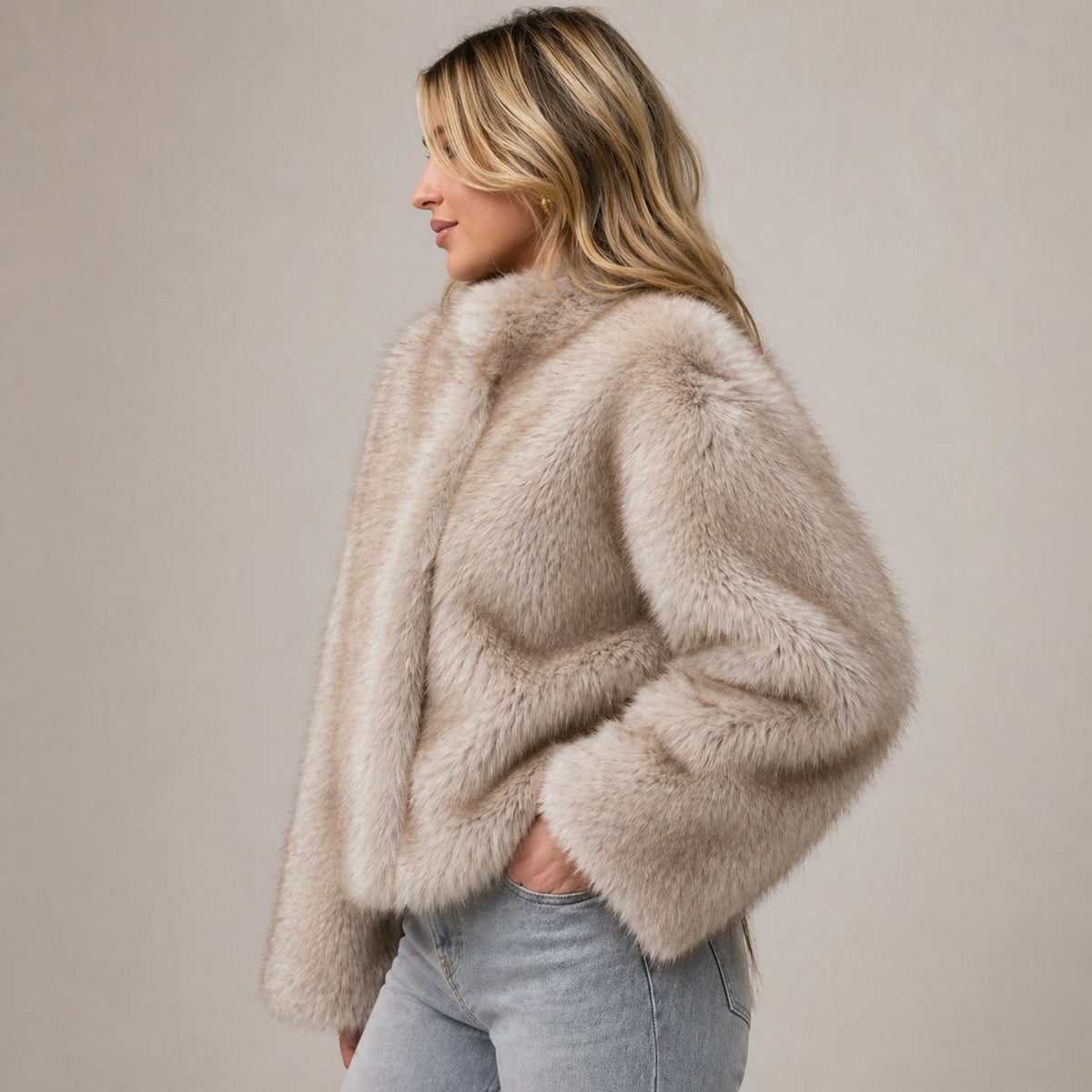 Ottoline | Women's Short Faux Fur Jacket with Round Neck